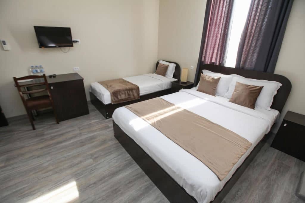 rooms-family-room-with-balcony