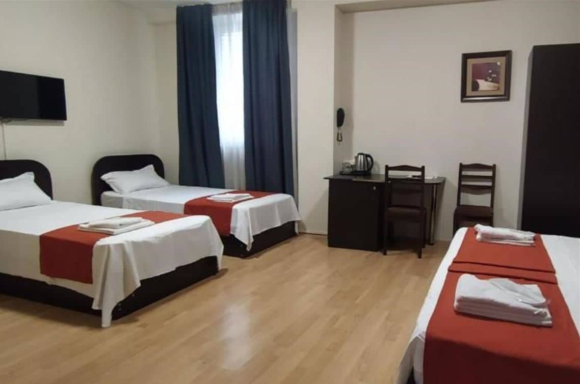 rooms-quadruple-room