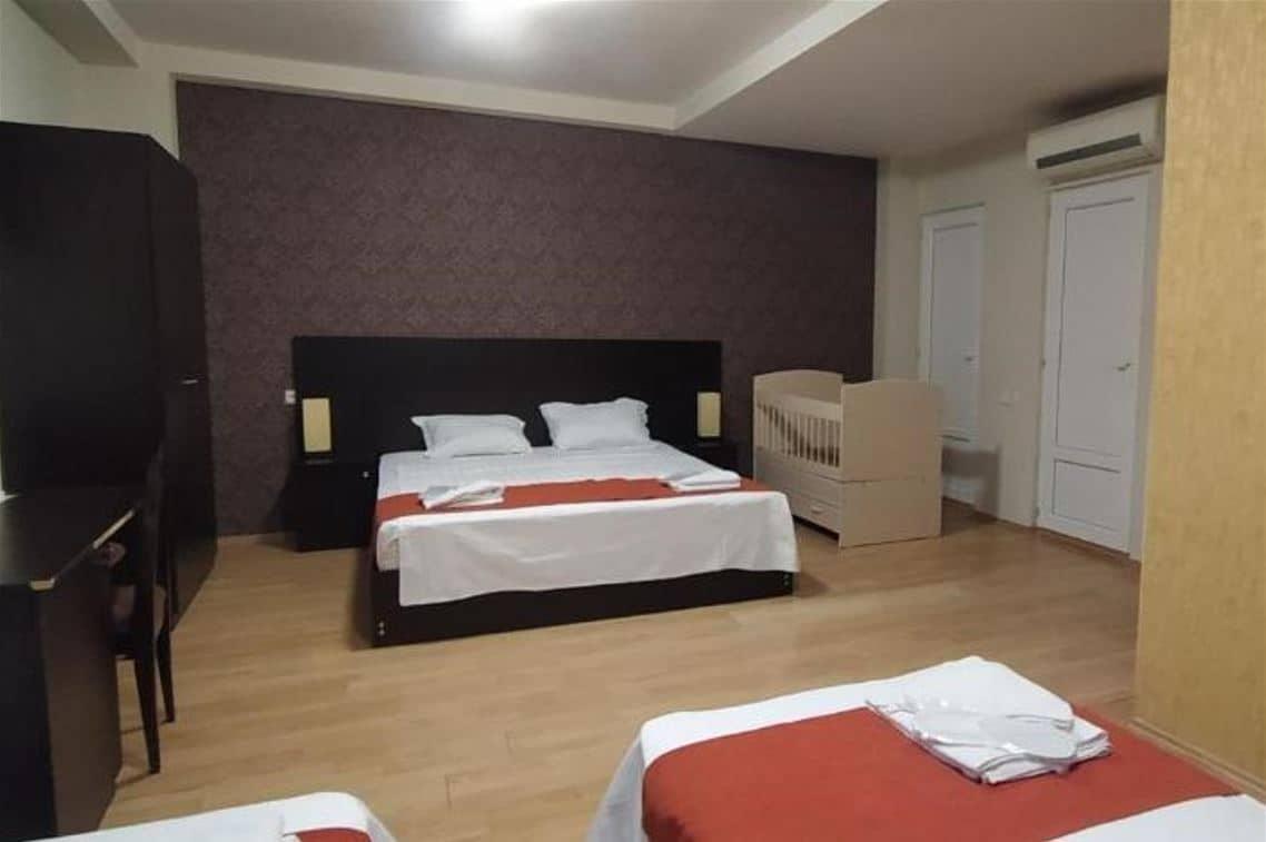 rooms-quadruple-room