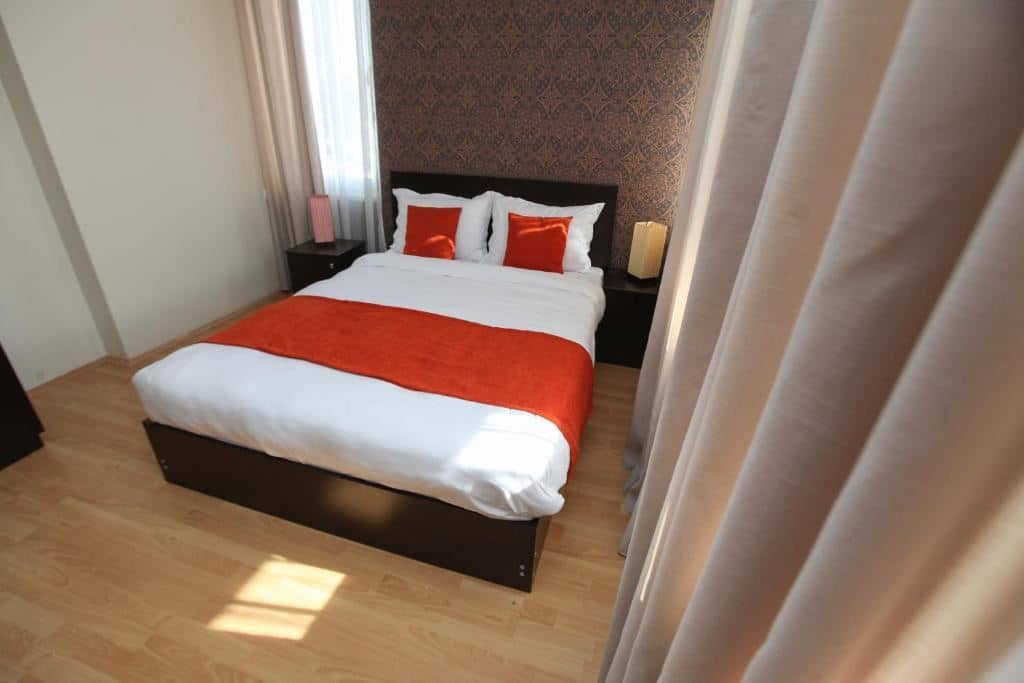 rooms-suite-with-terrace