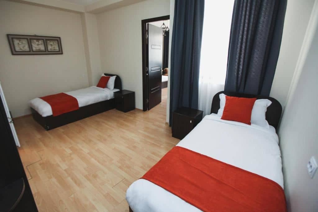 rooms-suite-with-terrace