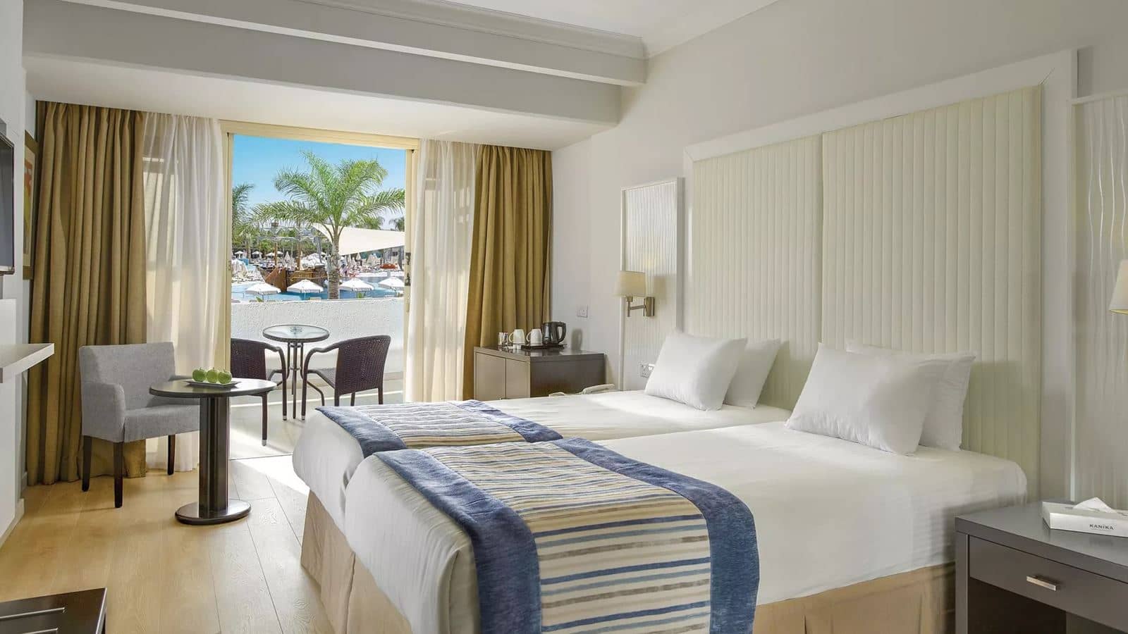 rooms-deluxe-room-gardenpool-view