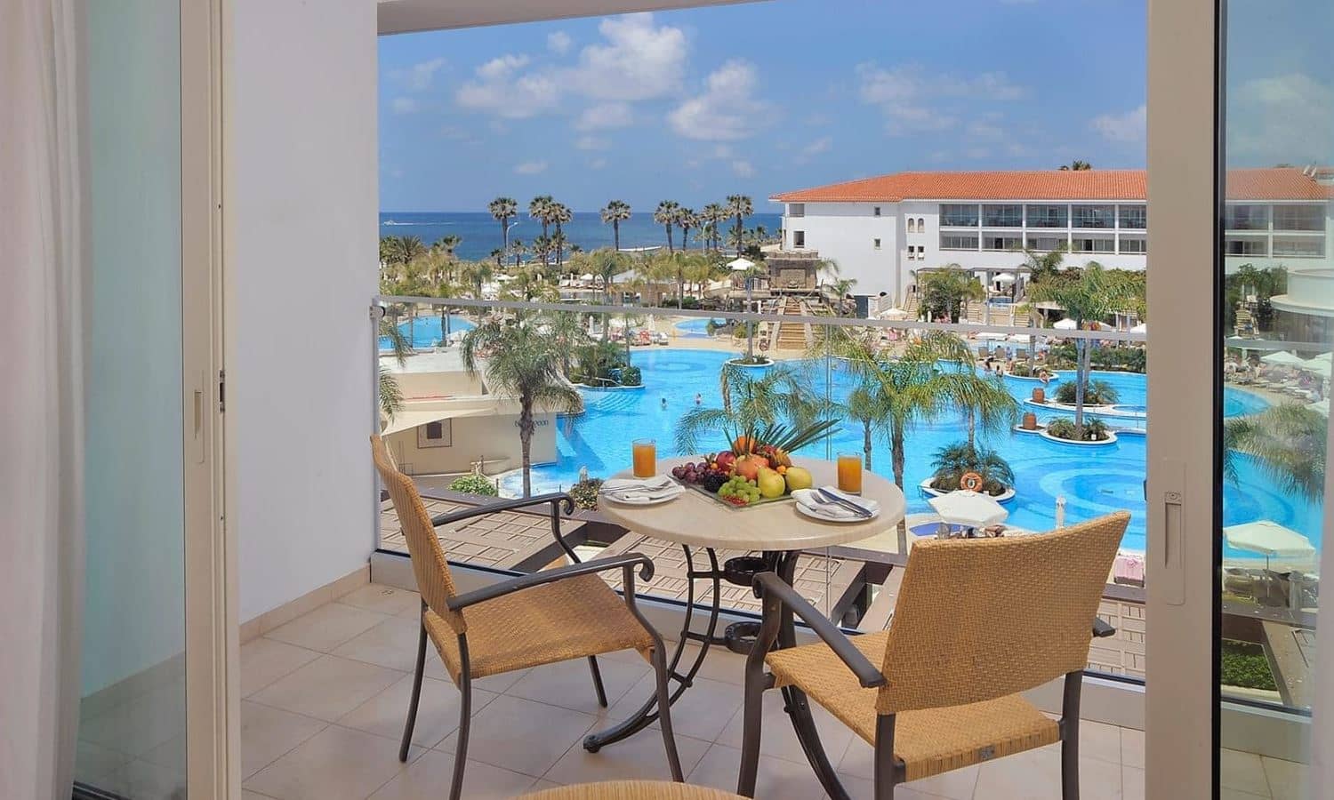 rooms-deluxe-room-poolsea-view-balcony