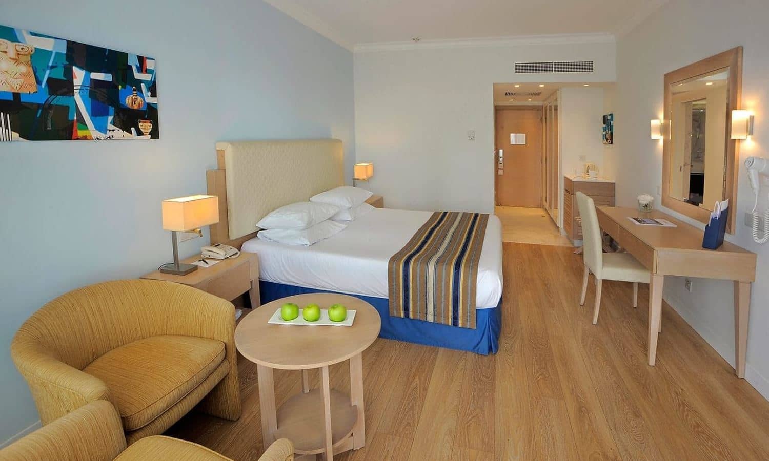 rooms-deluxe-room-poolsea-view-balcony