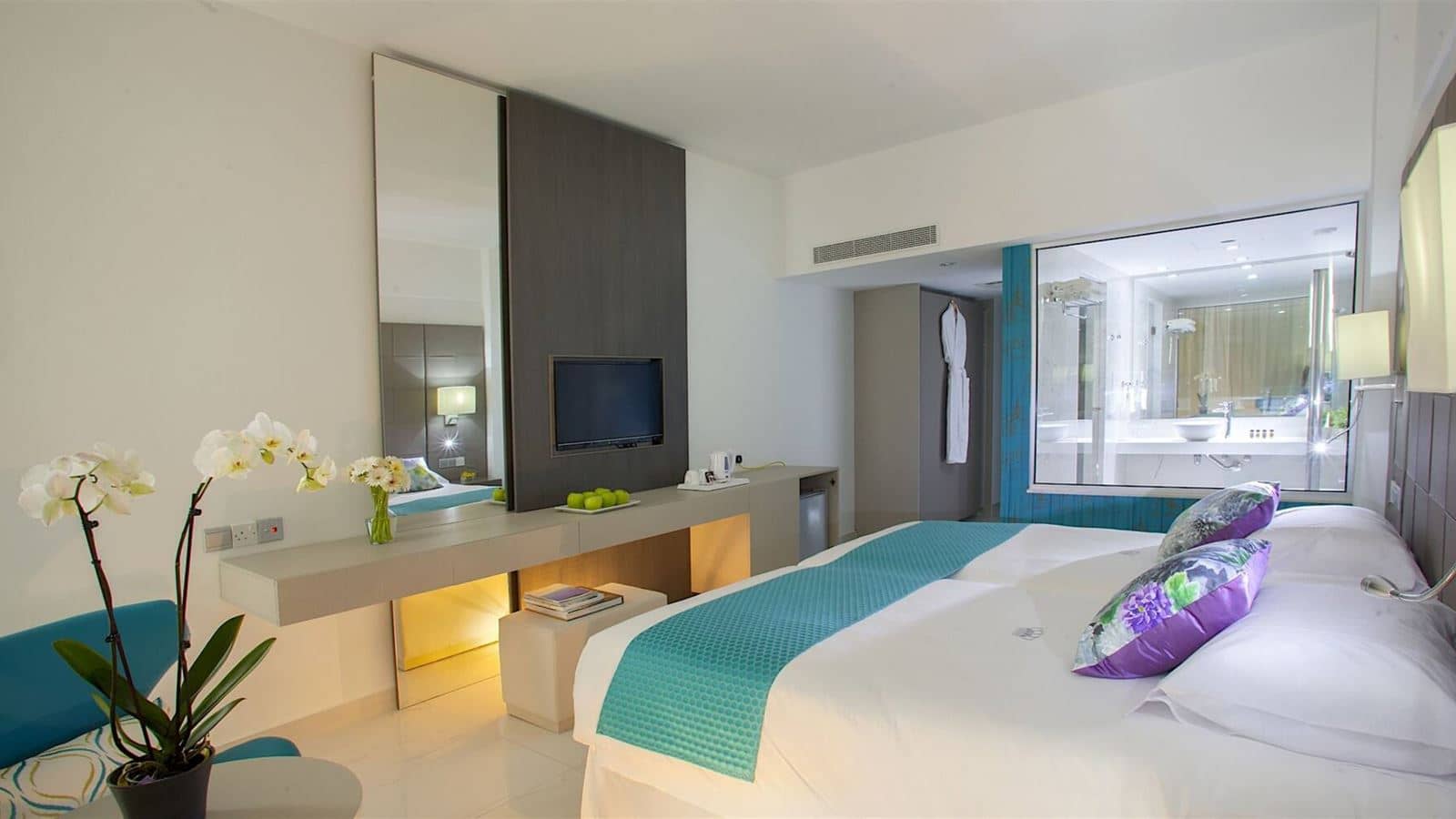 rooms-superior-room-seaview-balcony