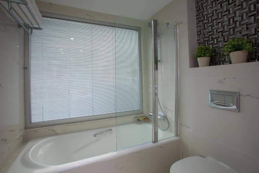 rooms-deluxe-familysuite-seaview-balcony