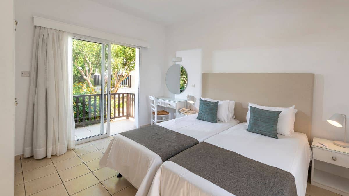 rooms-1-bedroom-apartment-balcony-or-terrace
