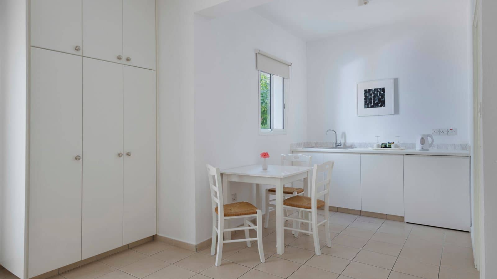 rooms-studio-balcony-or-terrace