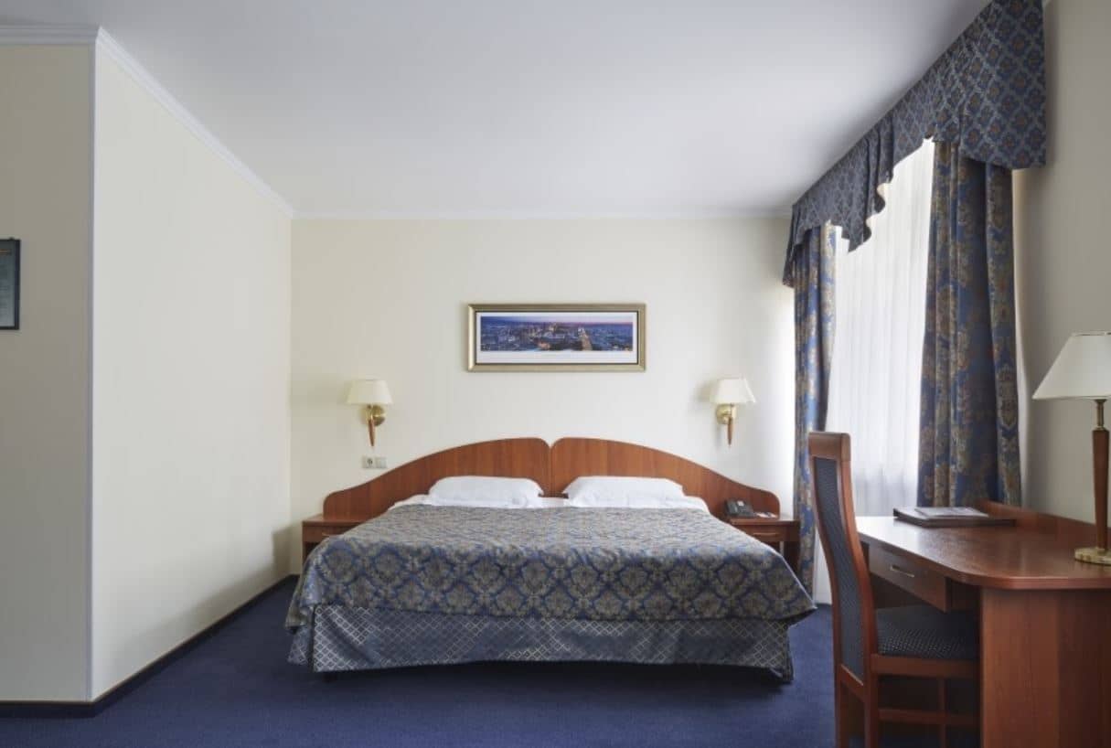rooms-studio-room-garden-view