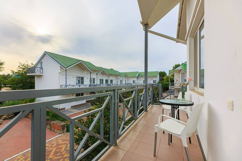 rooms-apartment-balcony