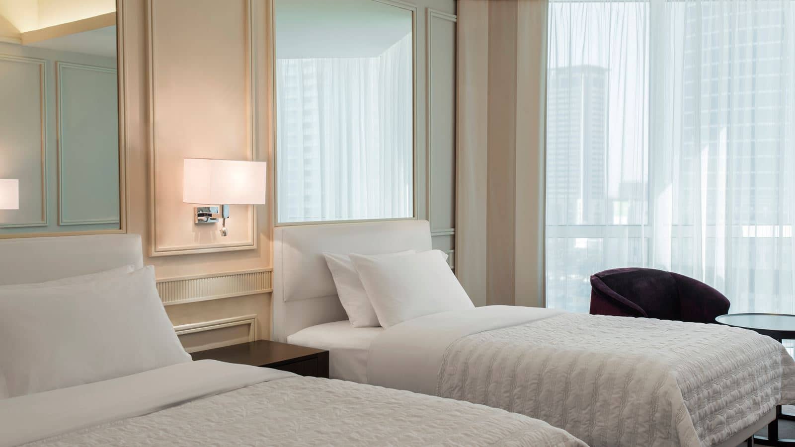 rooms-deluxe-room-skyline
