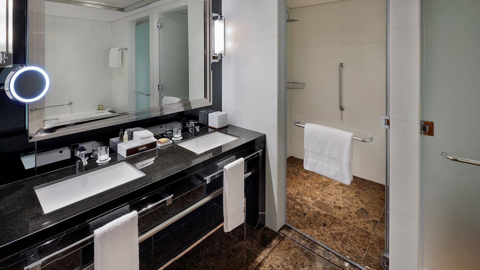 rooms-one-bedroom-suite-with-sea-view-king