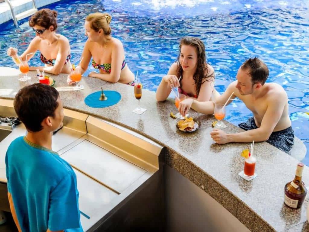 bars-pool-side-bar