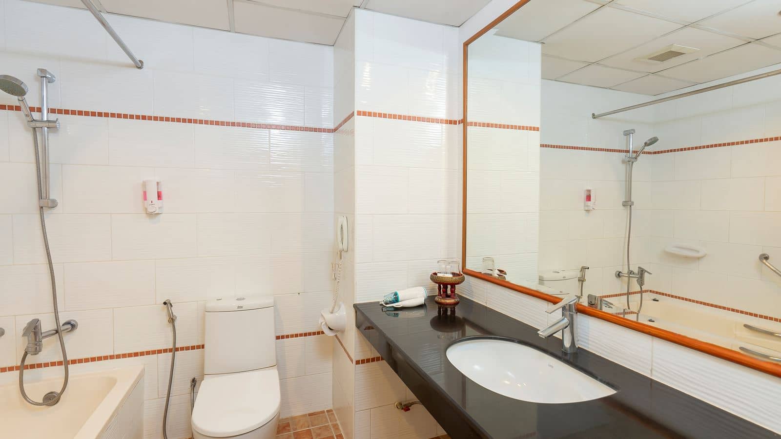 rooms-deluxe-sea-view--double-room-only-double-bed-