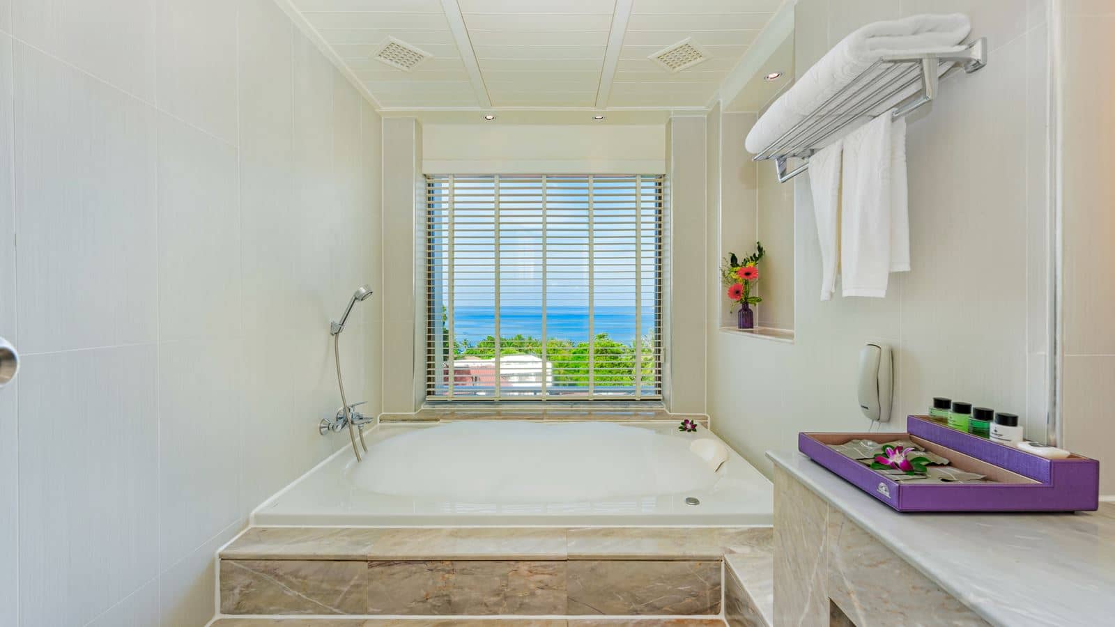 rooms-diamond-jacuzzi-suite