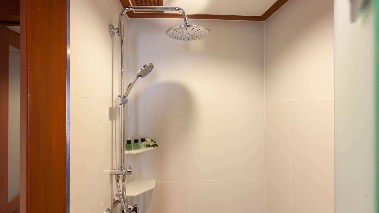 rooms-grand-jacuzzi-suite