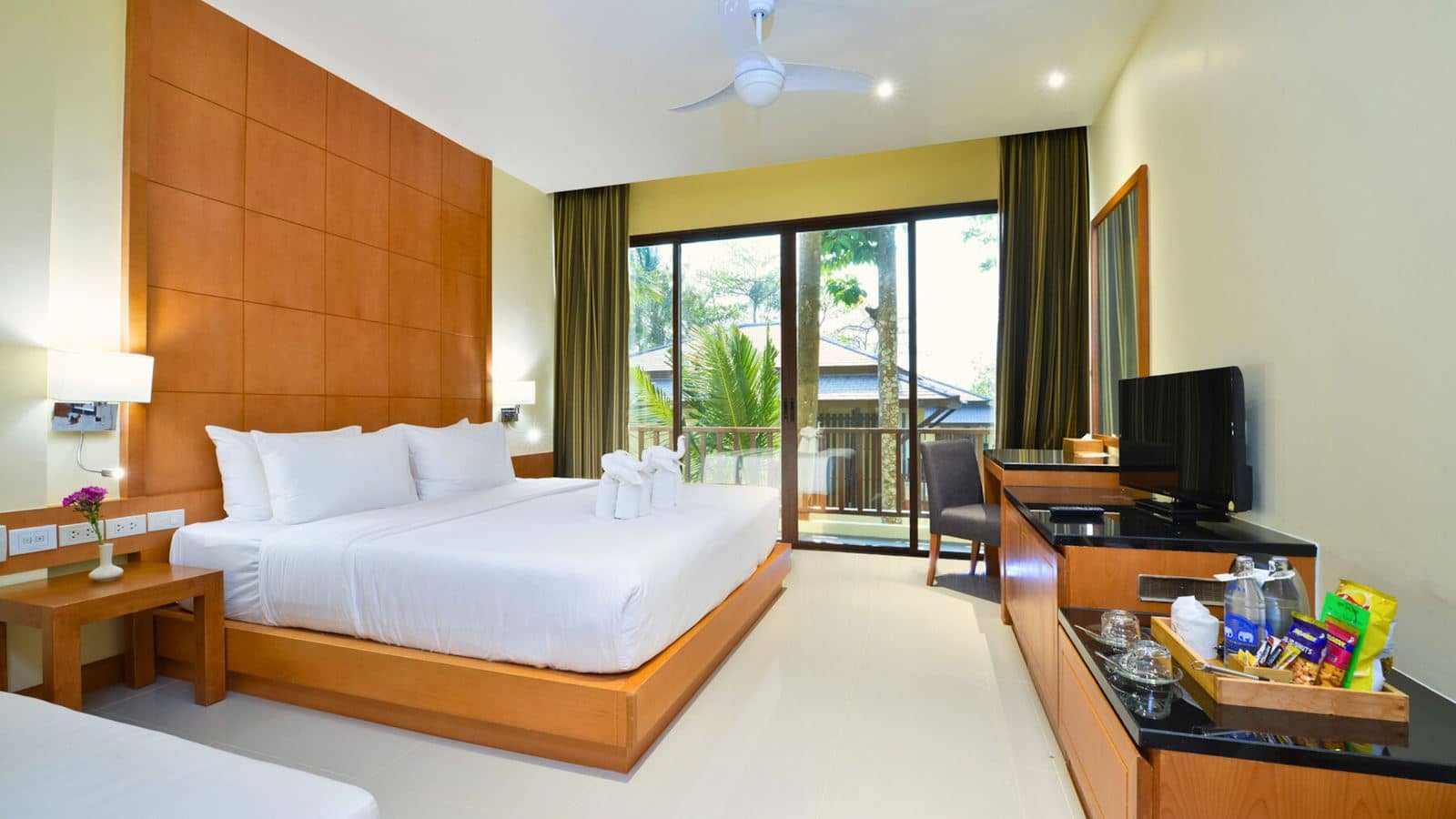 rooms-seaside-deluxe-building-room