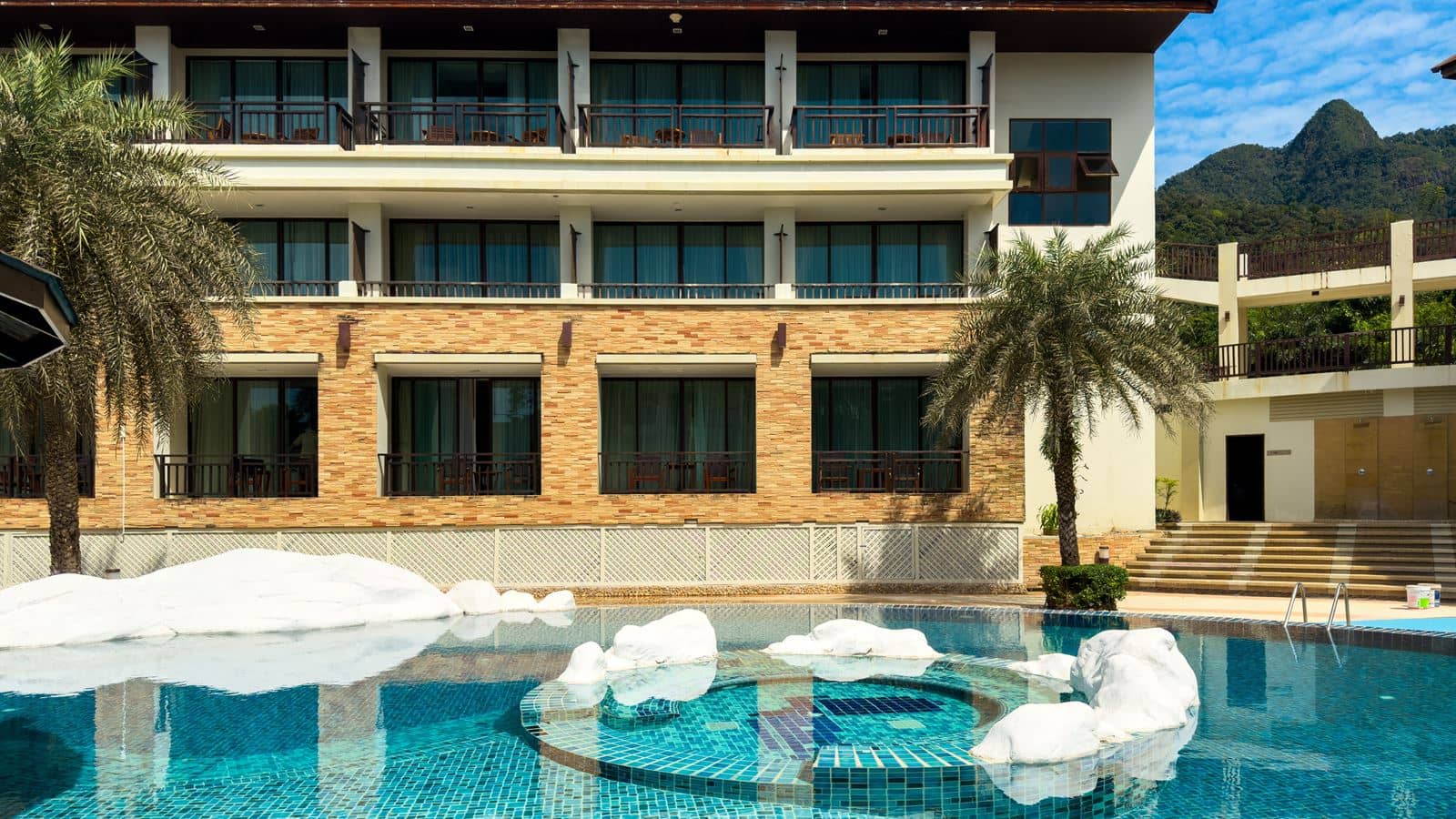 pools-outdoor-pool