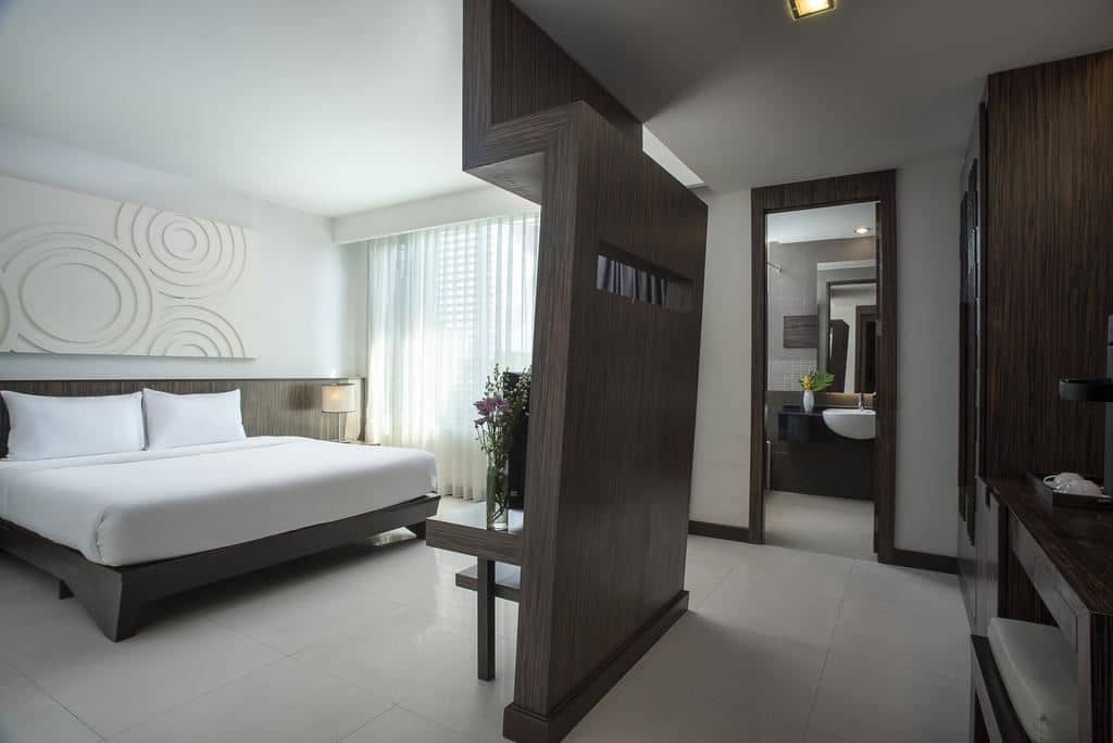 rooms-deluxe-room