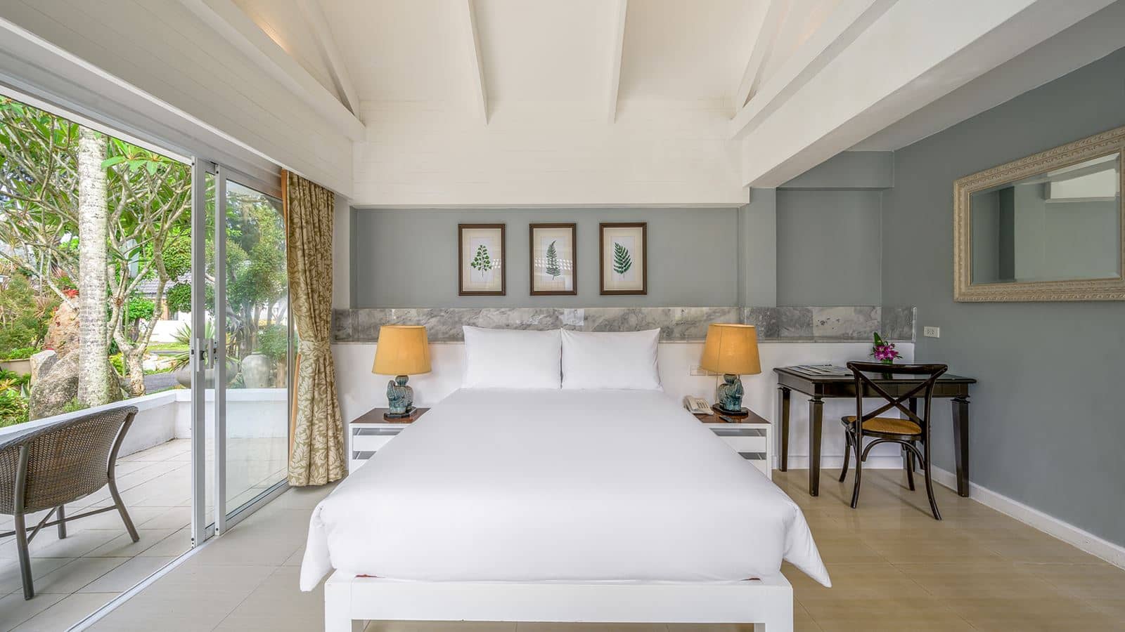 rooms-tropical-garden-view