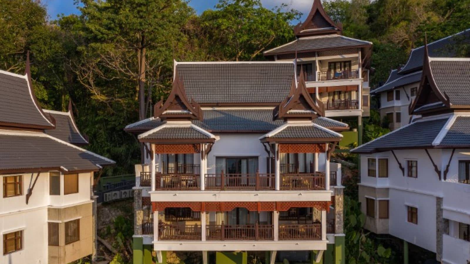 rooms-family-1-bedroom-hillside-suite-with-terrace-bathtub