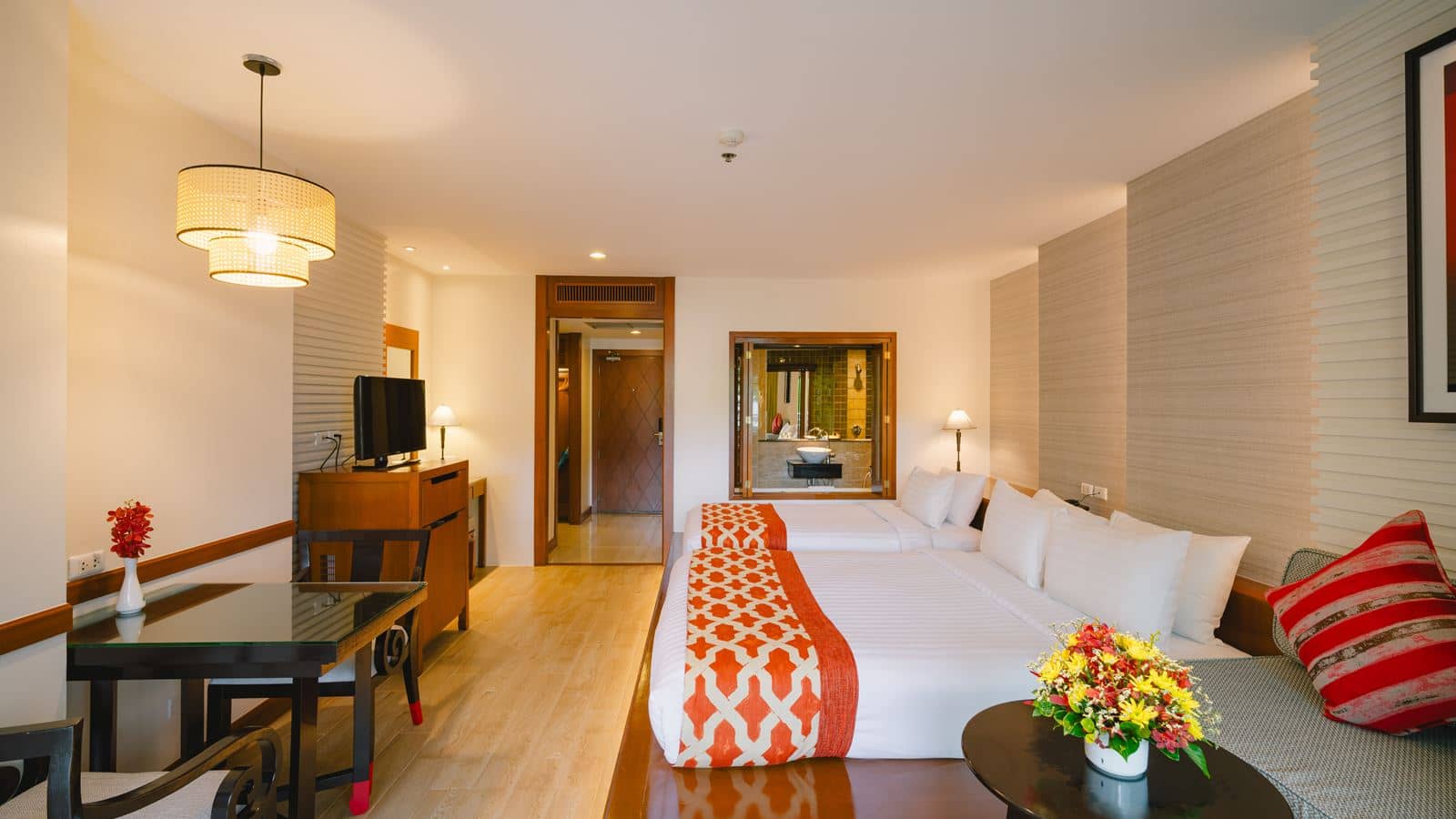 rooms-premier-deluxe-triple-royal-wing-1-queen-1-single