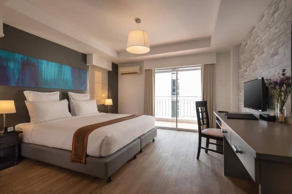 rooms-deluxe-room