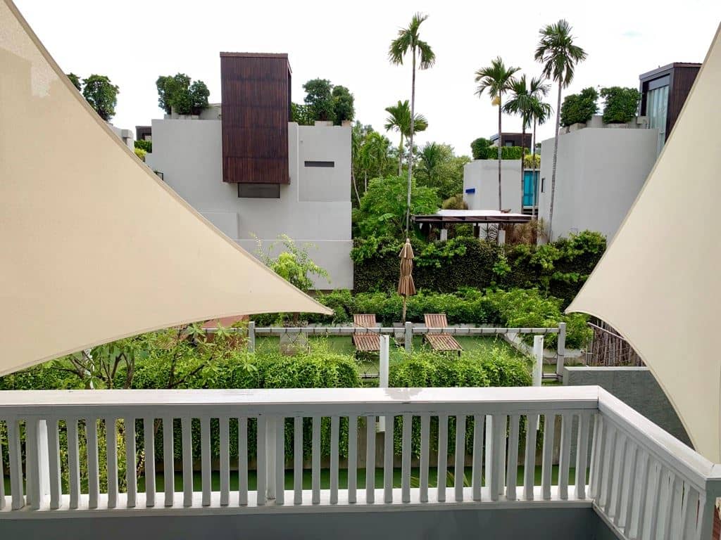 rooms-deluxe-balcony
