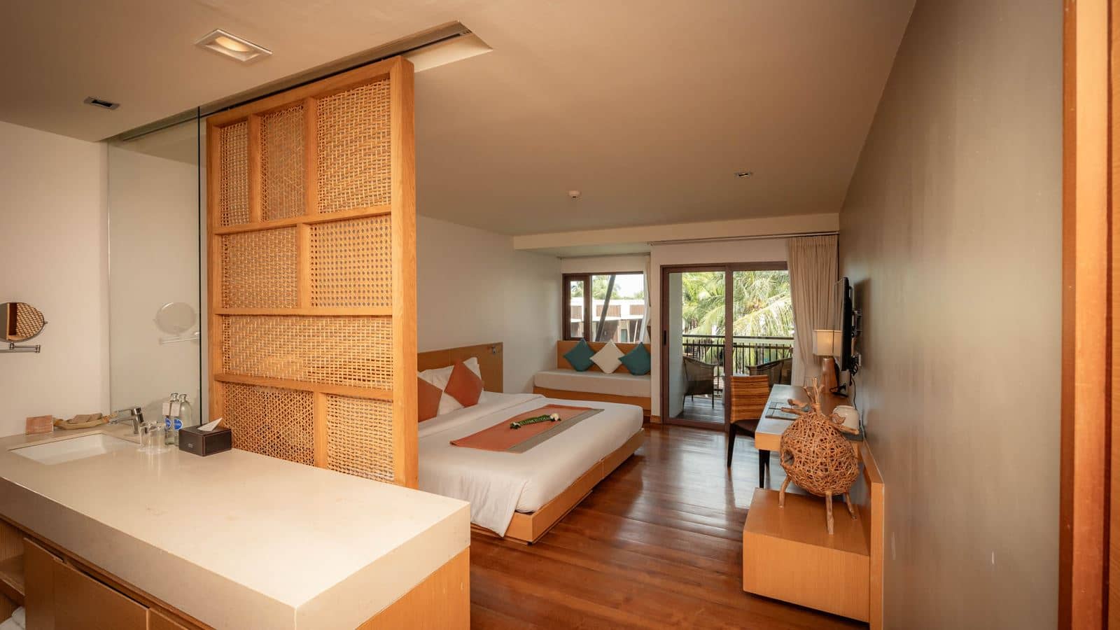 rooms-cozy-deluxe-room