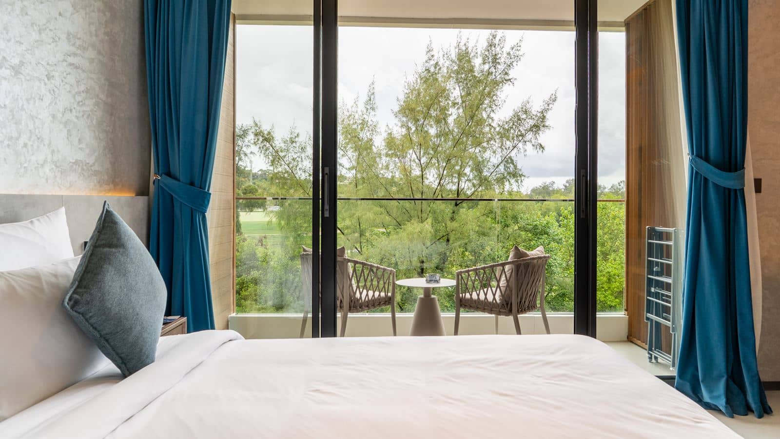 rooms-deluxe-room