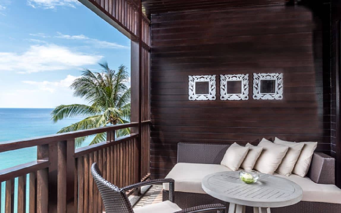 rooms-ocean-child-sharing-bed