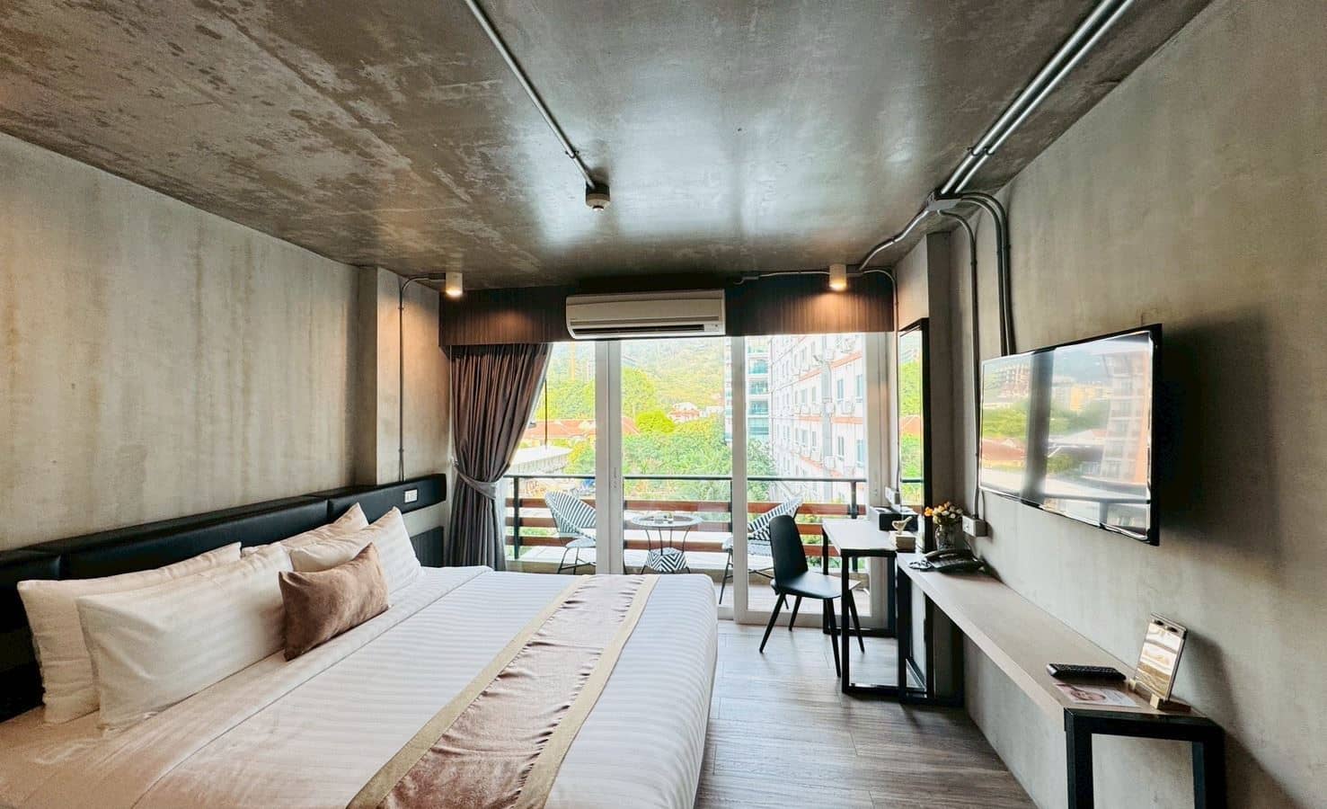 rooms-premier-king-city-view