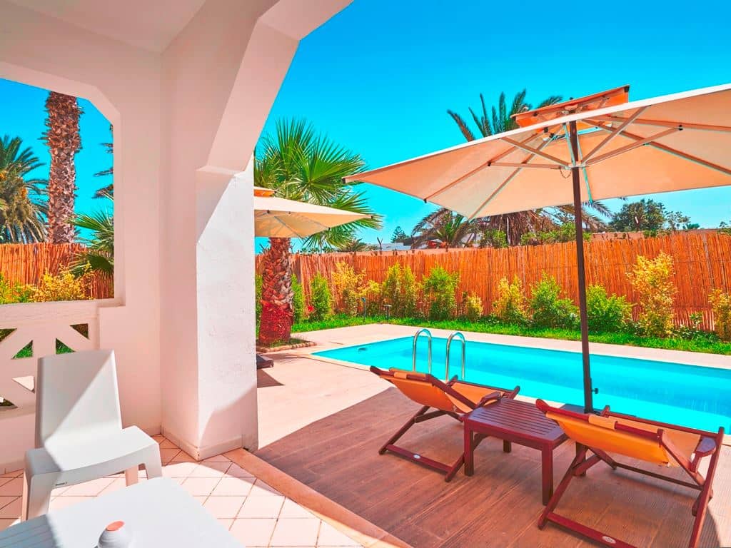 rooms-swim-up-room