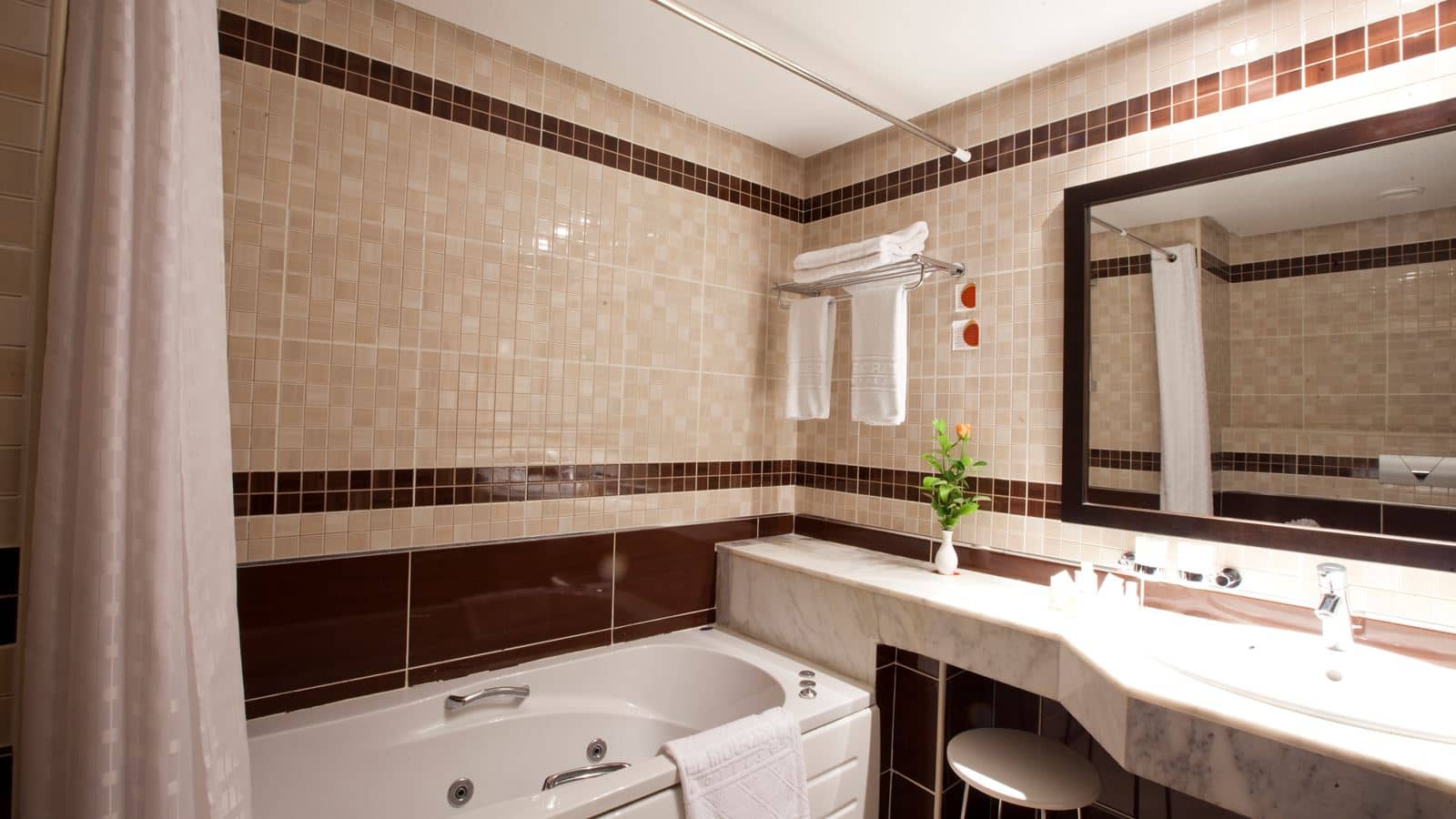 rooms-suite-junior-with-balcony-or-terrace