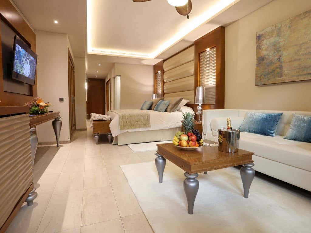 rooms-mirage-club-sky-view-suite-roof-top-with-outdoor-jacuzzi