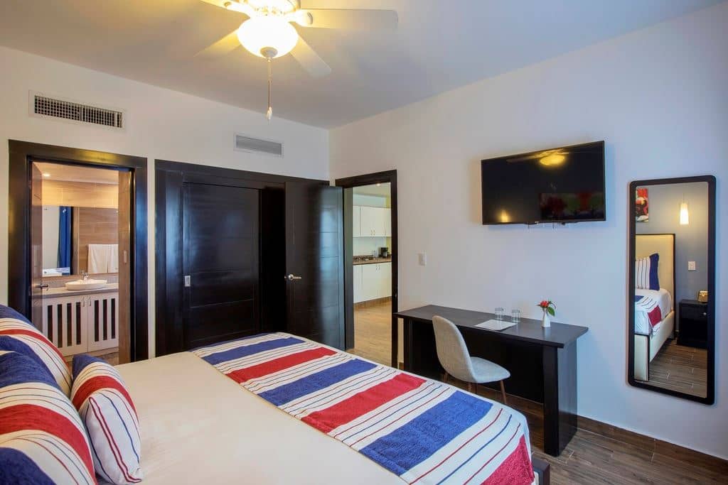 rooms-apartment-pool-view