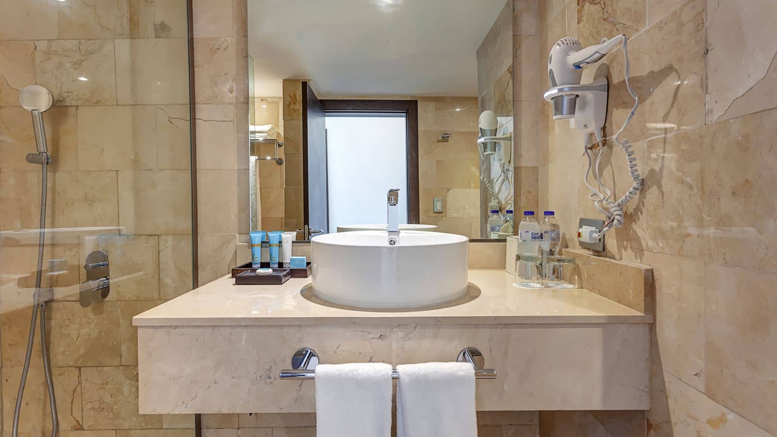 rooms-luxury-room