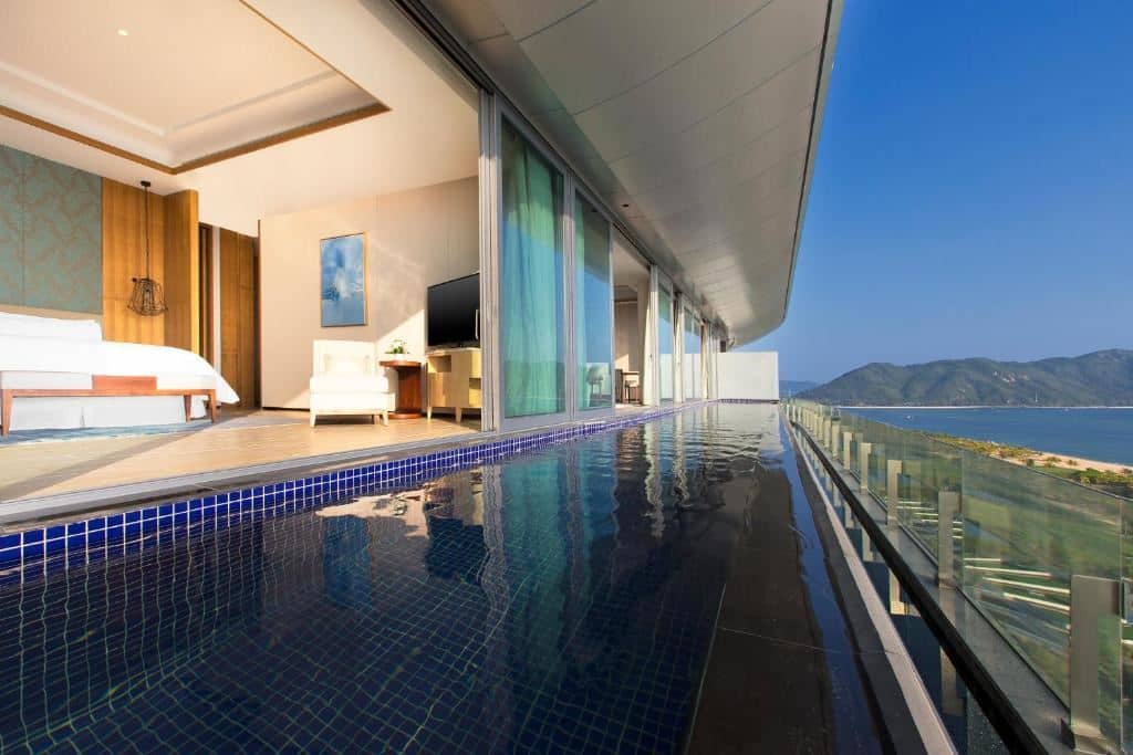 rooms-grand-oceanfront-suite