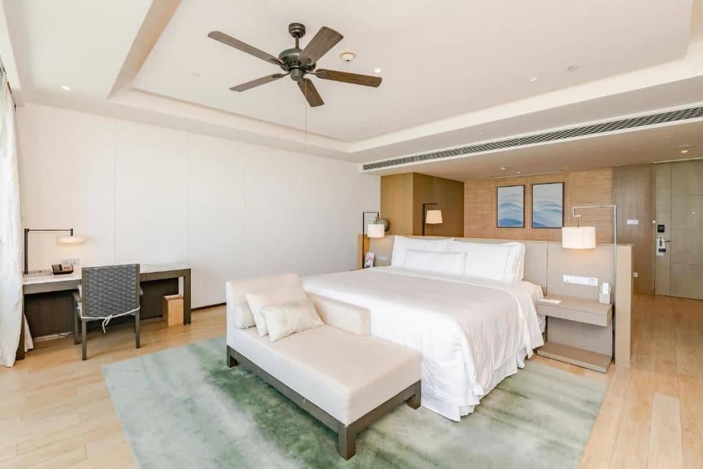 rooms-oceanfront-studio