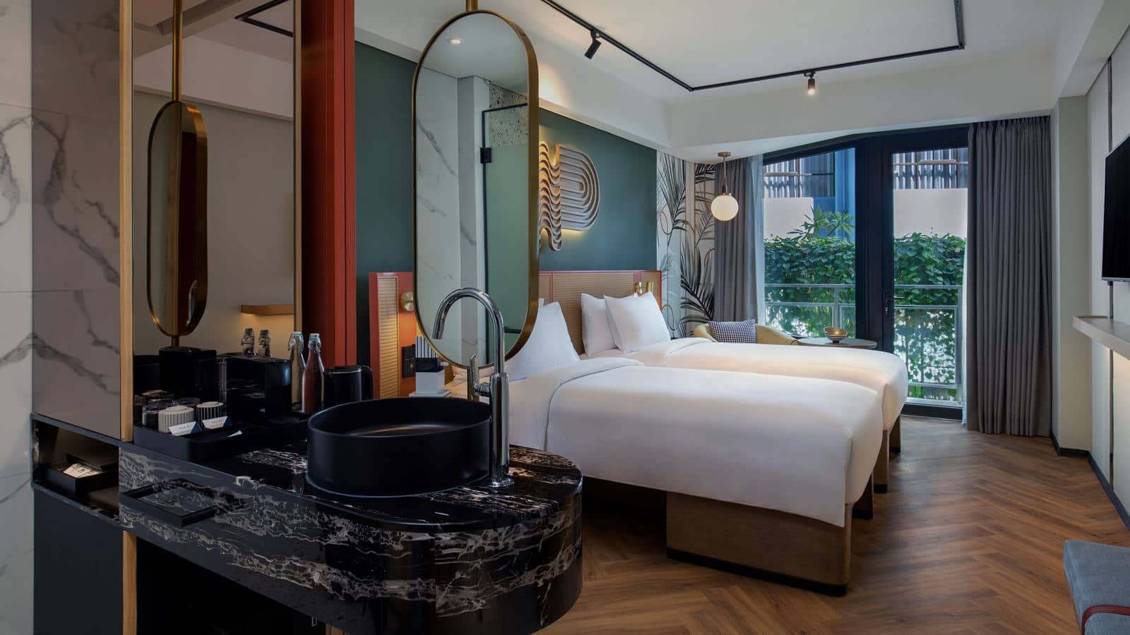 rooms-tribe-comfort-balcony-king
