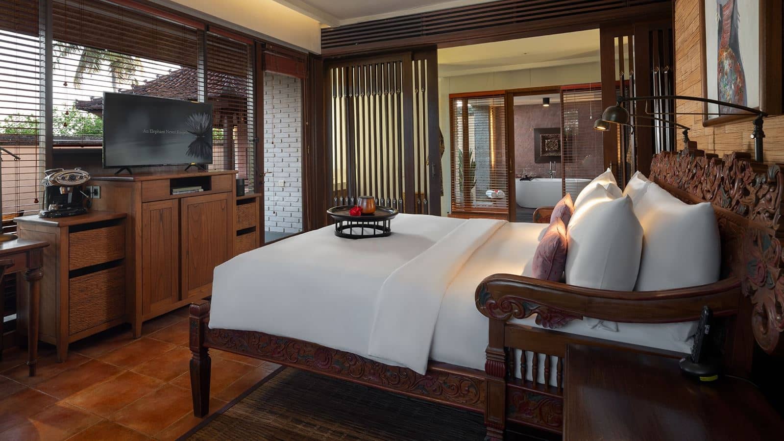 rooms-one-bedroom-club-pool-villa