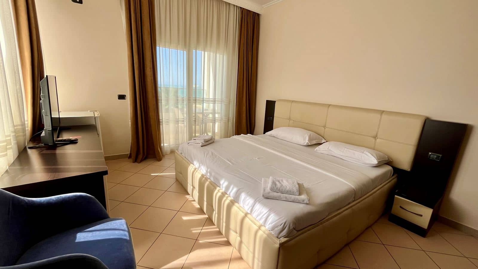 rooms-single-wchild-standard-room