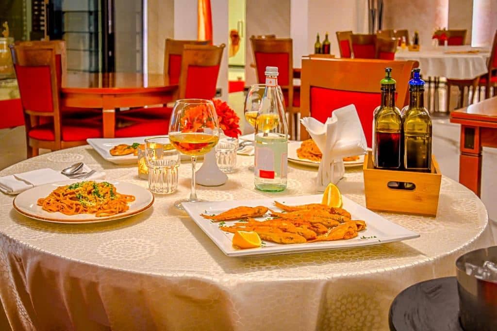 restaurants-restaurants