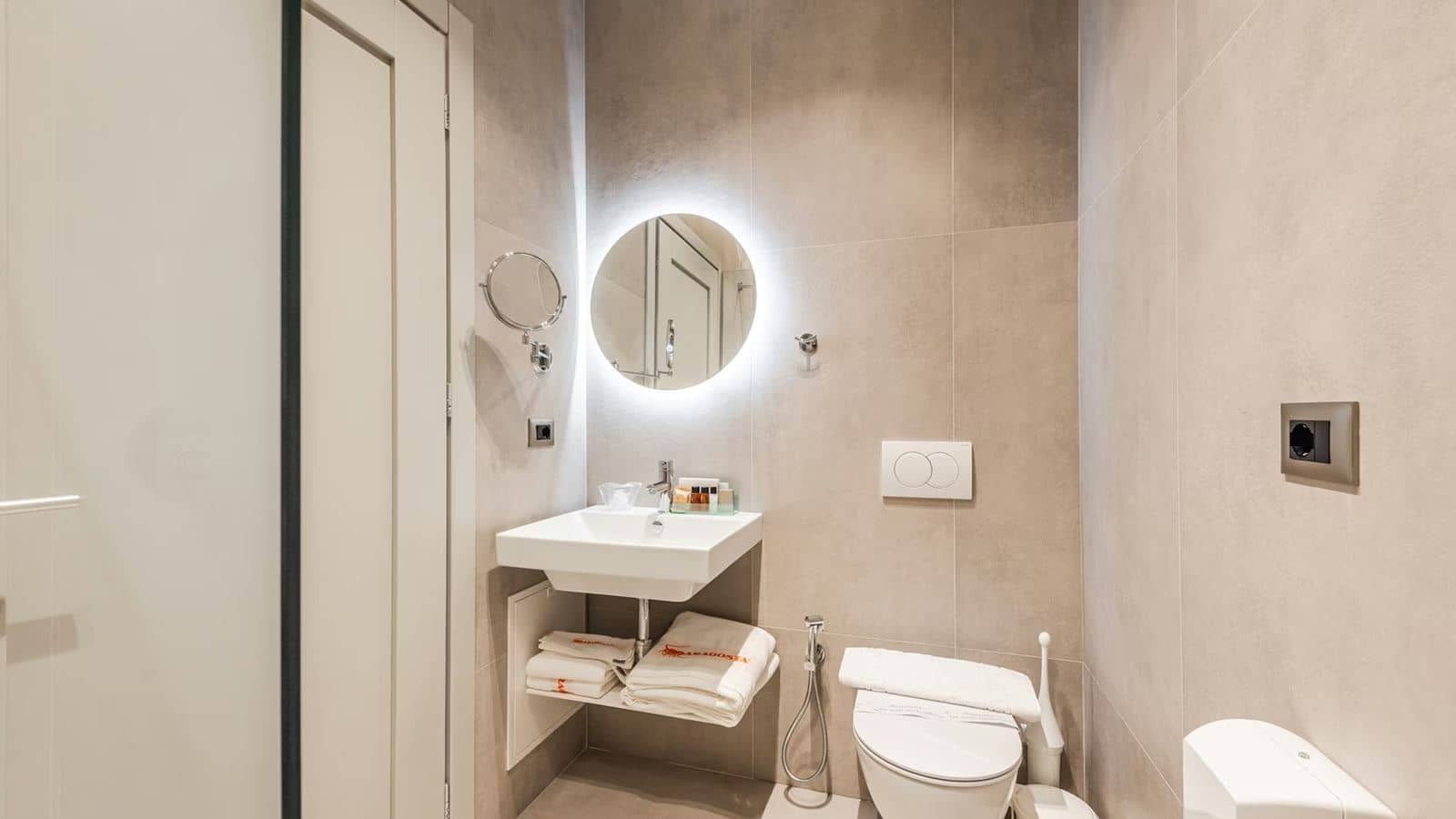 rooms-double-room-cityview