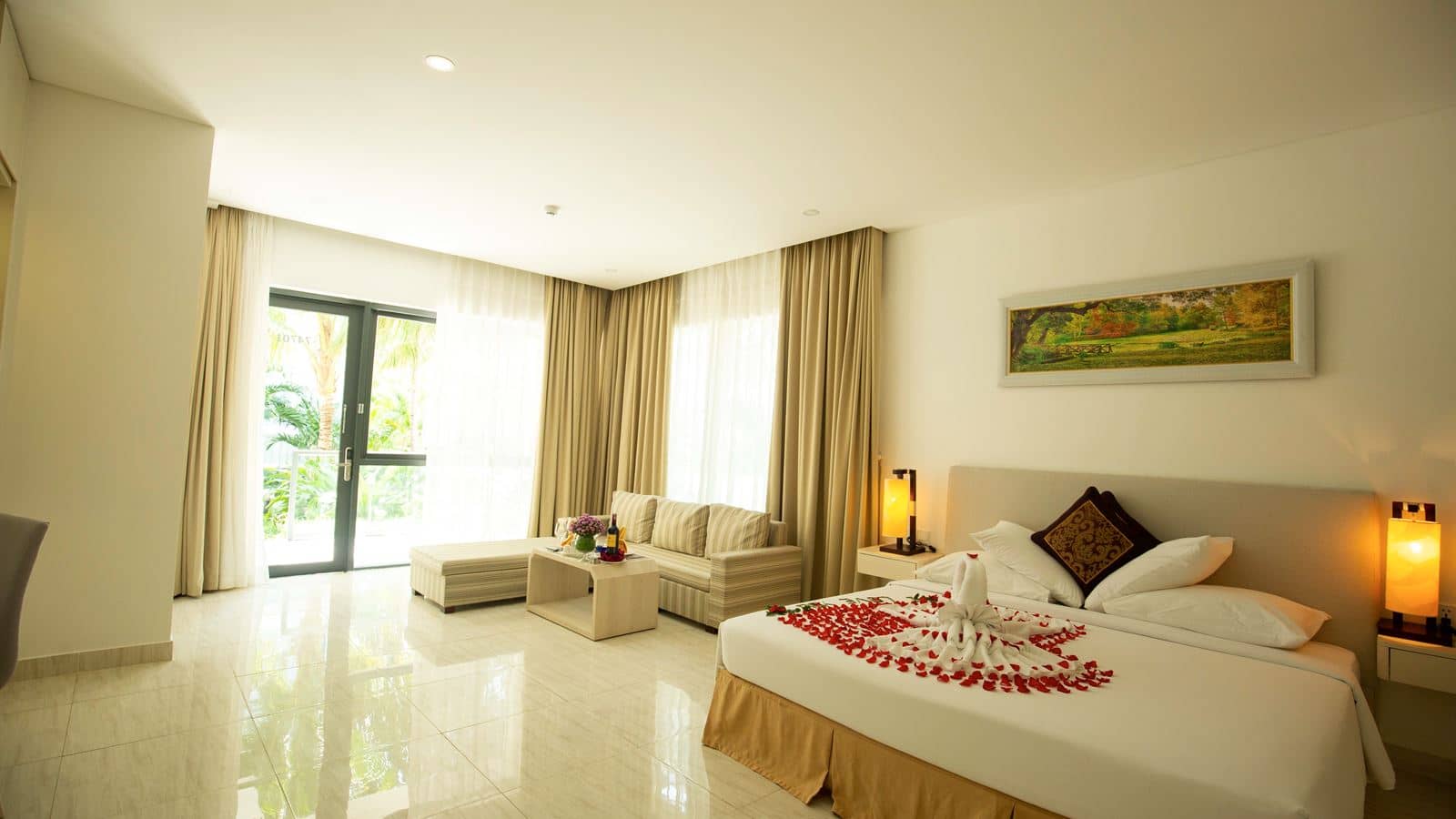 rooms-balcony-1-bedroom-bungalow