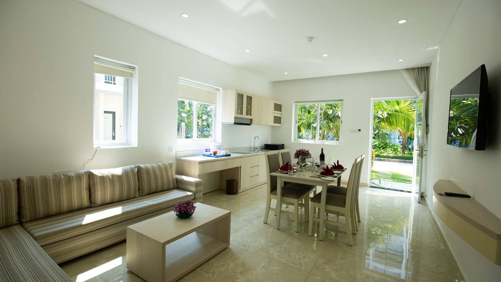 rooms-balcony-1-bedroom-bungalow