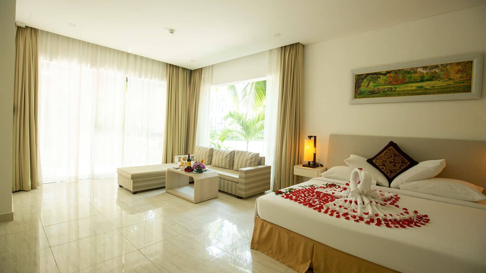 rooms-balcony-1-bedroom-bungalow