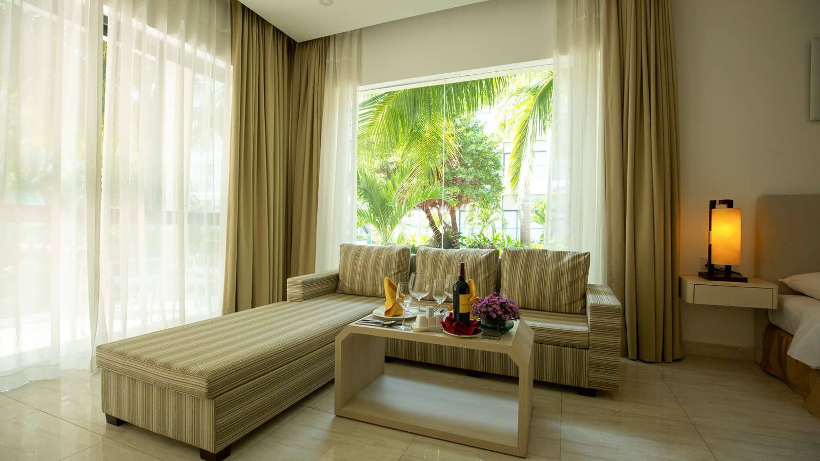 rooms-balcony-1-bedroom-bungalow