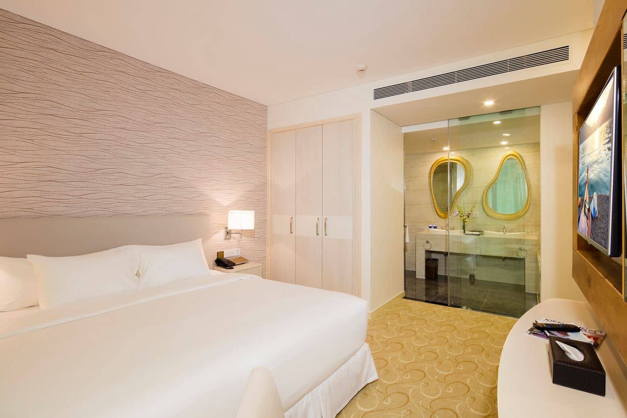 rooms-grand-royal-seaview-with-balcony-child-without-extra-bed