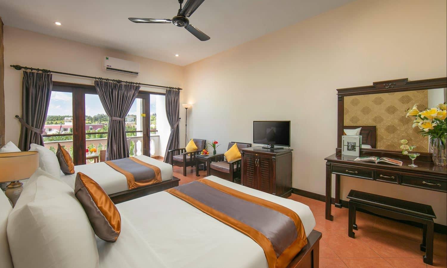 rooms-superior-gardenview-with-balcony
